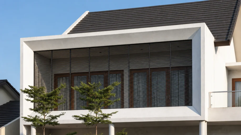 Desain Rumah Tropis Modern Dua Lantai dengan Secondary Skin - tampak eksterior
