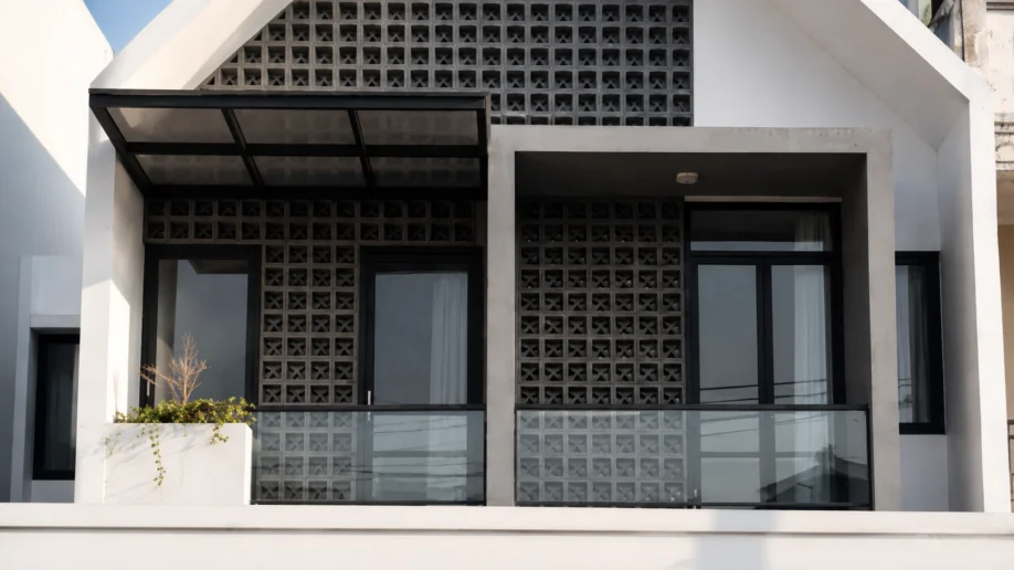 Desain Rumah Minimalis Industrial dengan Fasad Roster - interior