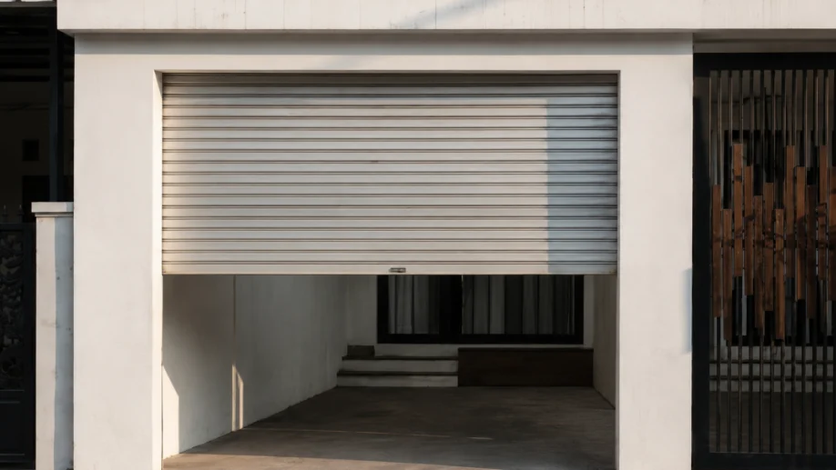 Desain Rumah Minimalis Industrial dengan Fasad Roster - detail proyek