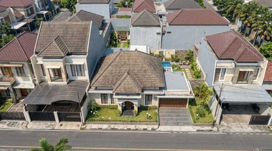 Desain Rumah Klasik Tropis Satu Lantai dengan Atap Limasan - dokumentasi proyek 7