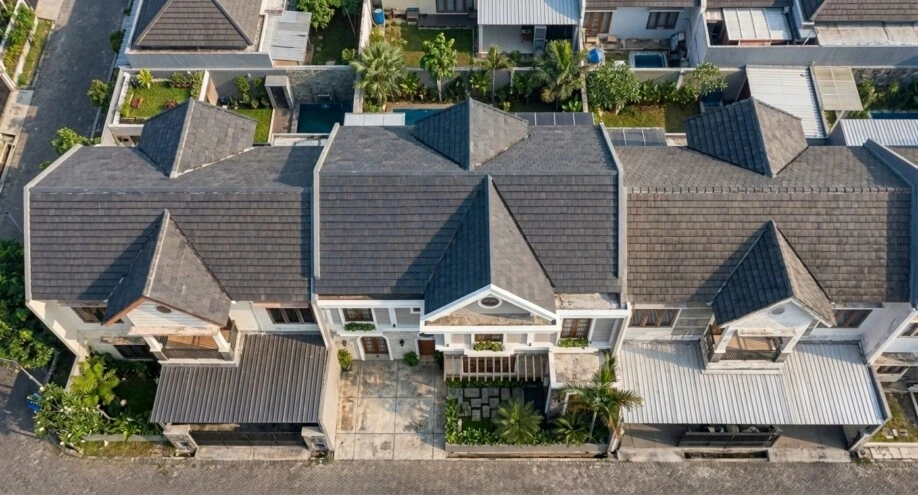 Desain Rumah Klasik Modern Dua Lantai dengan Jendela Lengkung - dokumentasi proyek 8